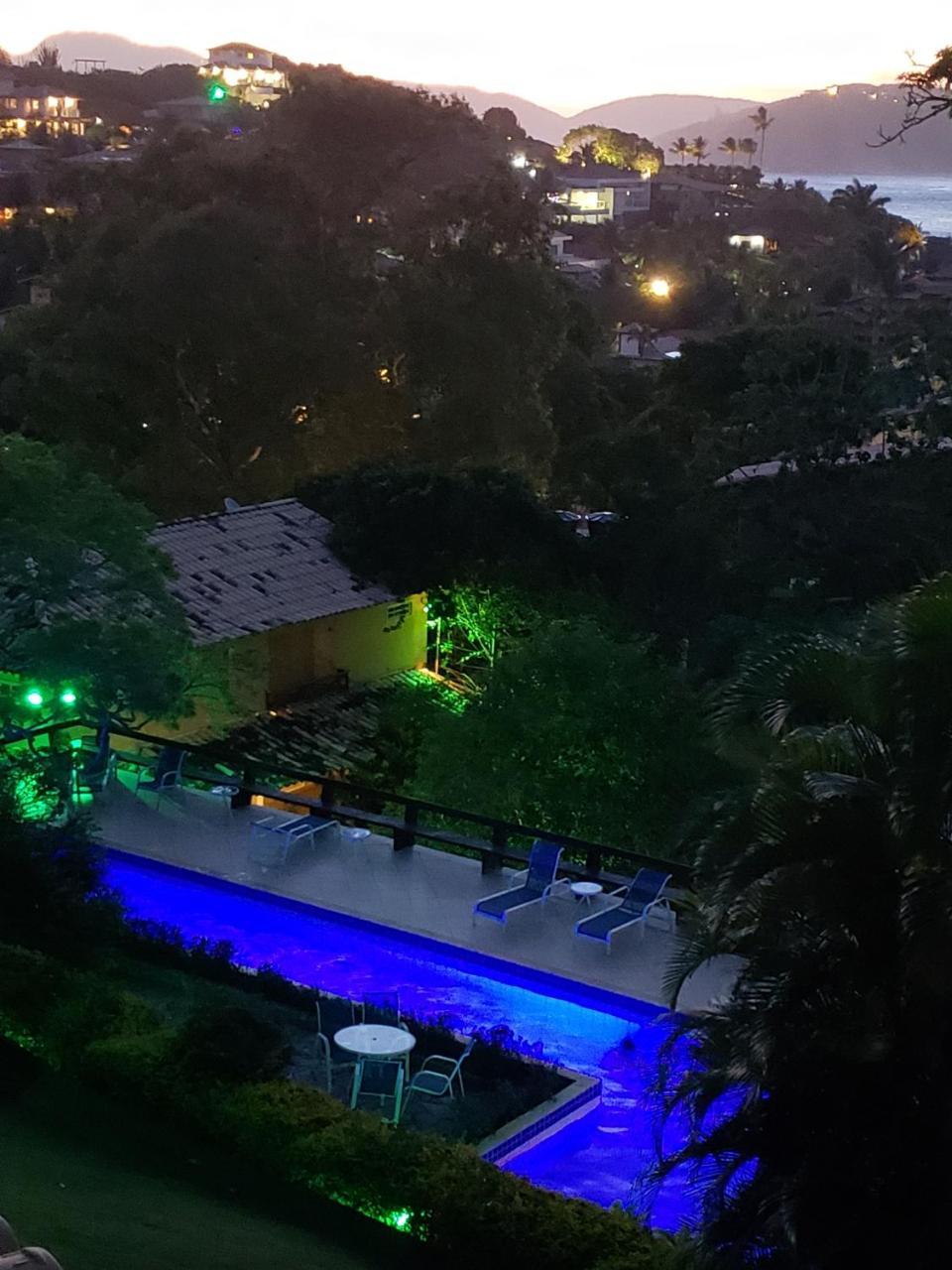 Praia Da Ferradurinha